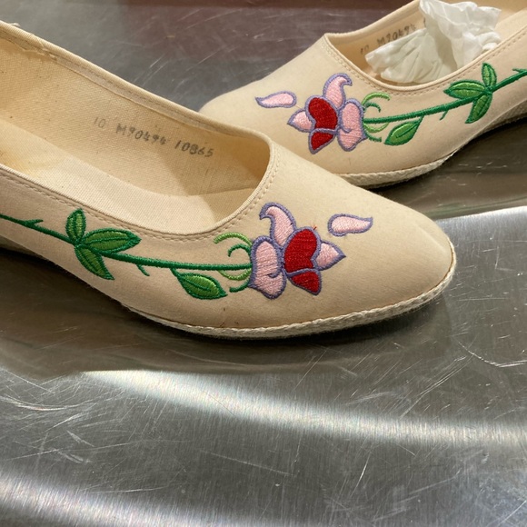 Beacon vintage 👠 embroidered beige shoes - Picture 3 of 8